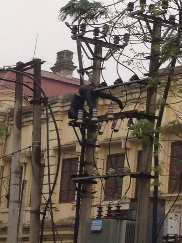 Nam thanh niên ngáo đá được phát hiện trên trạm biến áp